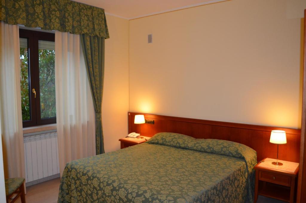 Hotel Olioso Пескьера-дель-Гарда Экстерьер фото