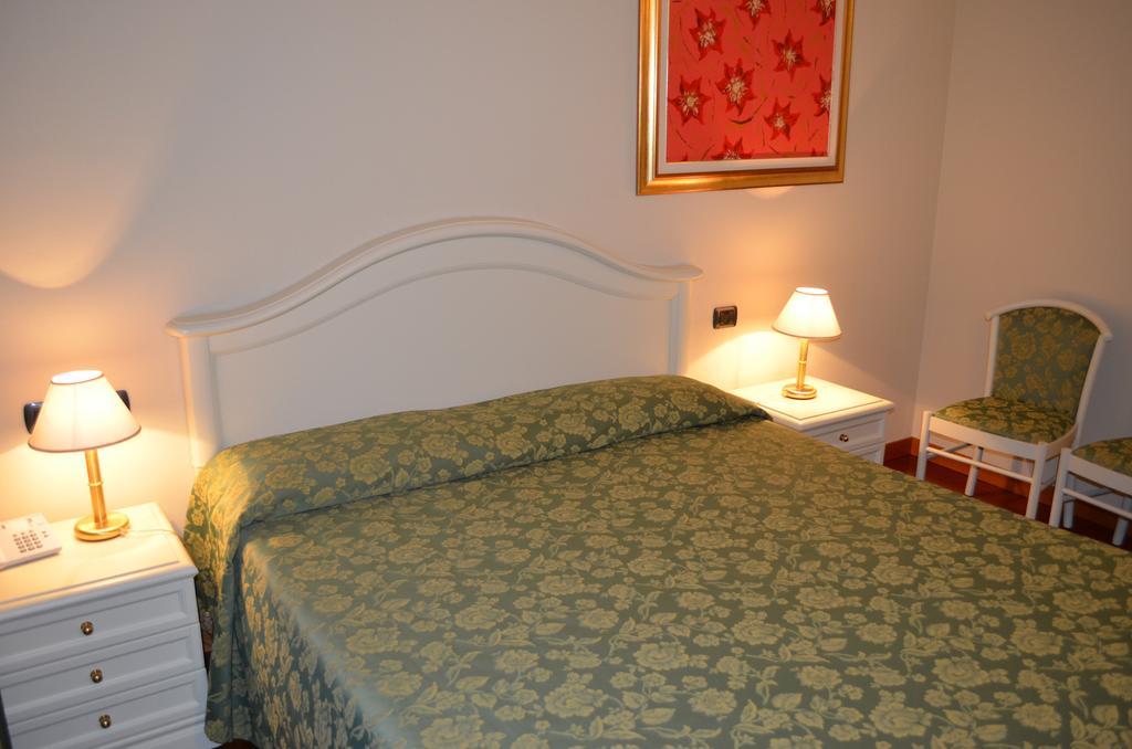 Hotel Olioso Пескьера-дель-Гарда Экстерьер фото